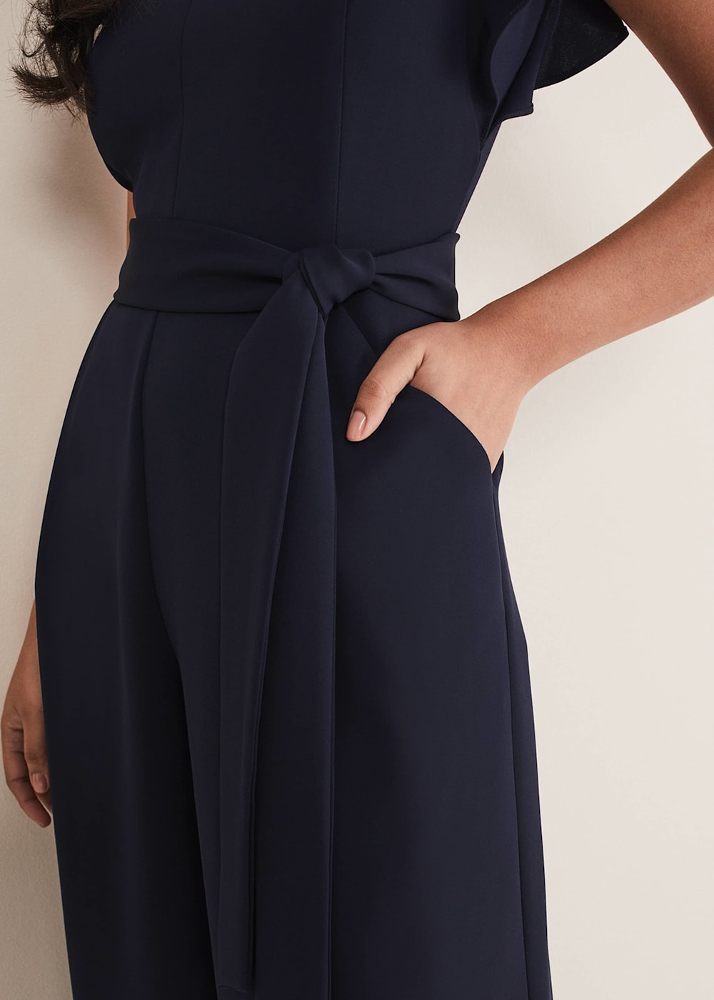 フェイズ エイト Phase まちがっ Eight Kallie V Neck Frill