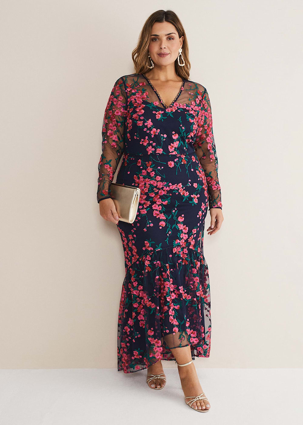 Embroidered maxi dress with sleeves new arrivals