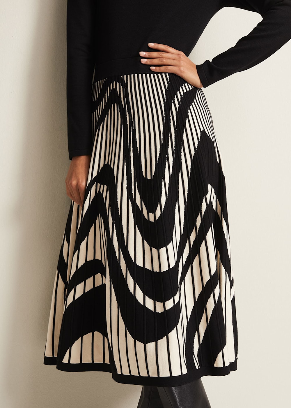 Phase eight black and white dress top