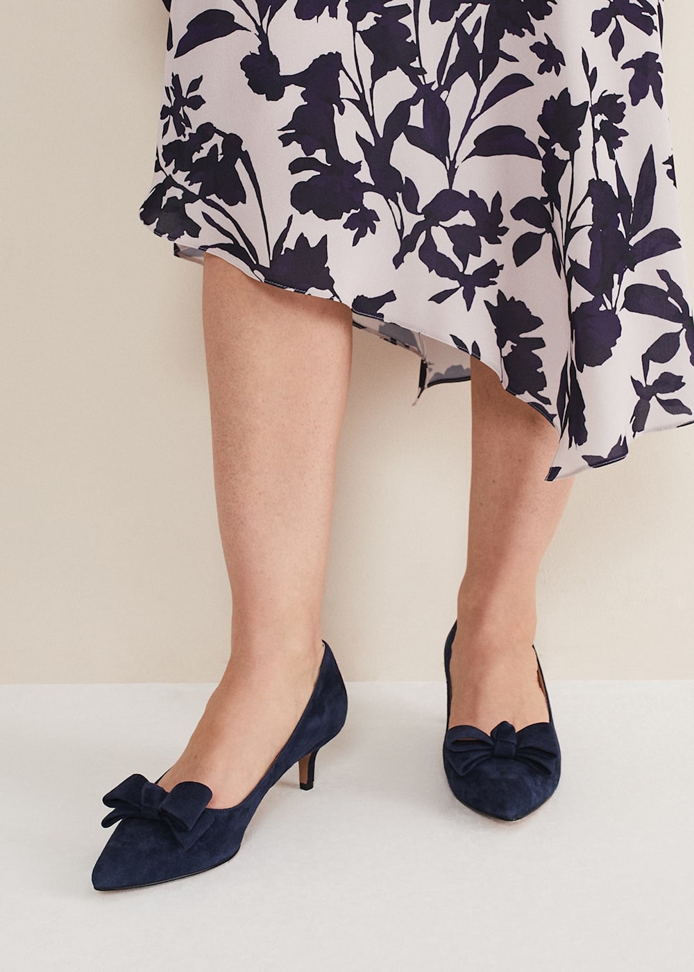 Navy bow heels outlet