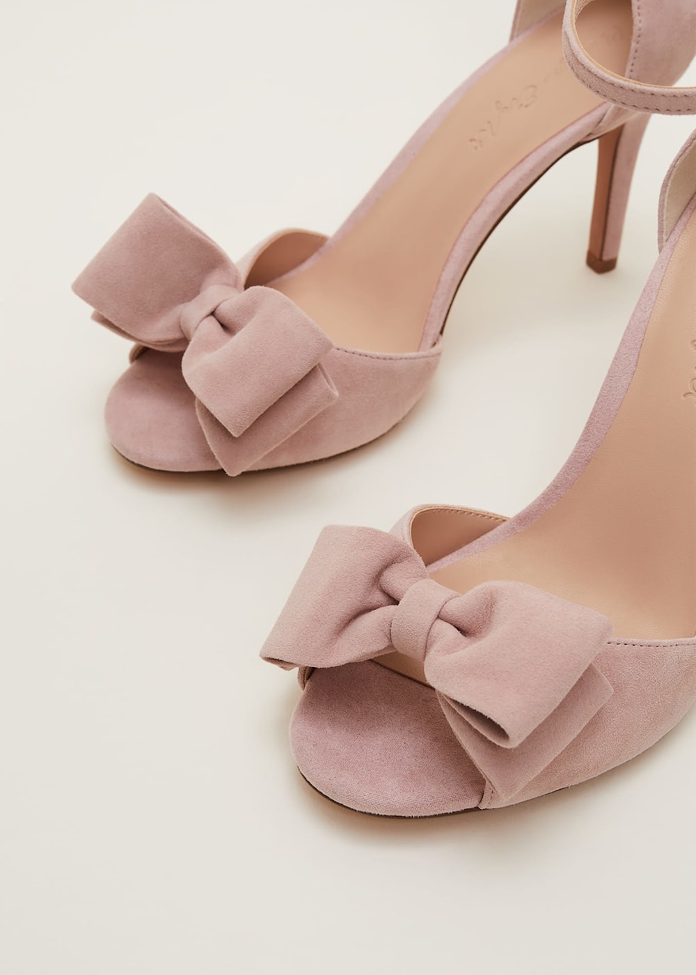 Suede pump with removable web bow discount