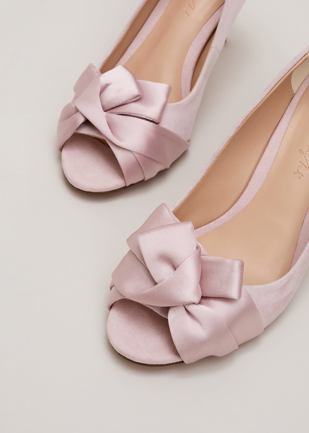 Pale pink peep toe shoes deals