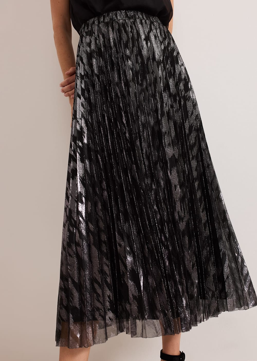 Metallic pleated skirt 48 2025