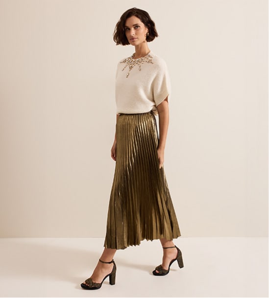 Woman wearing Phase Eight outfit