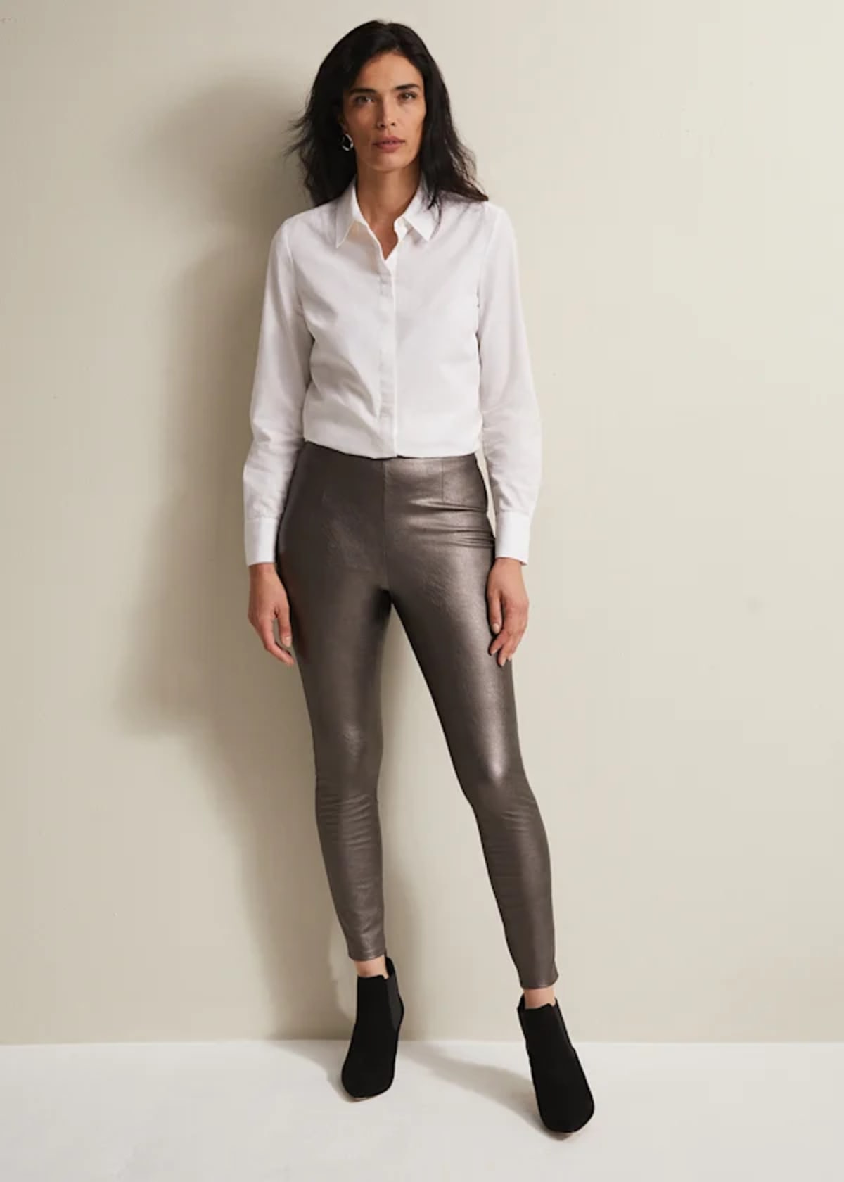 Woman wearing Amina Silver Faux Leather Jeggings
