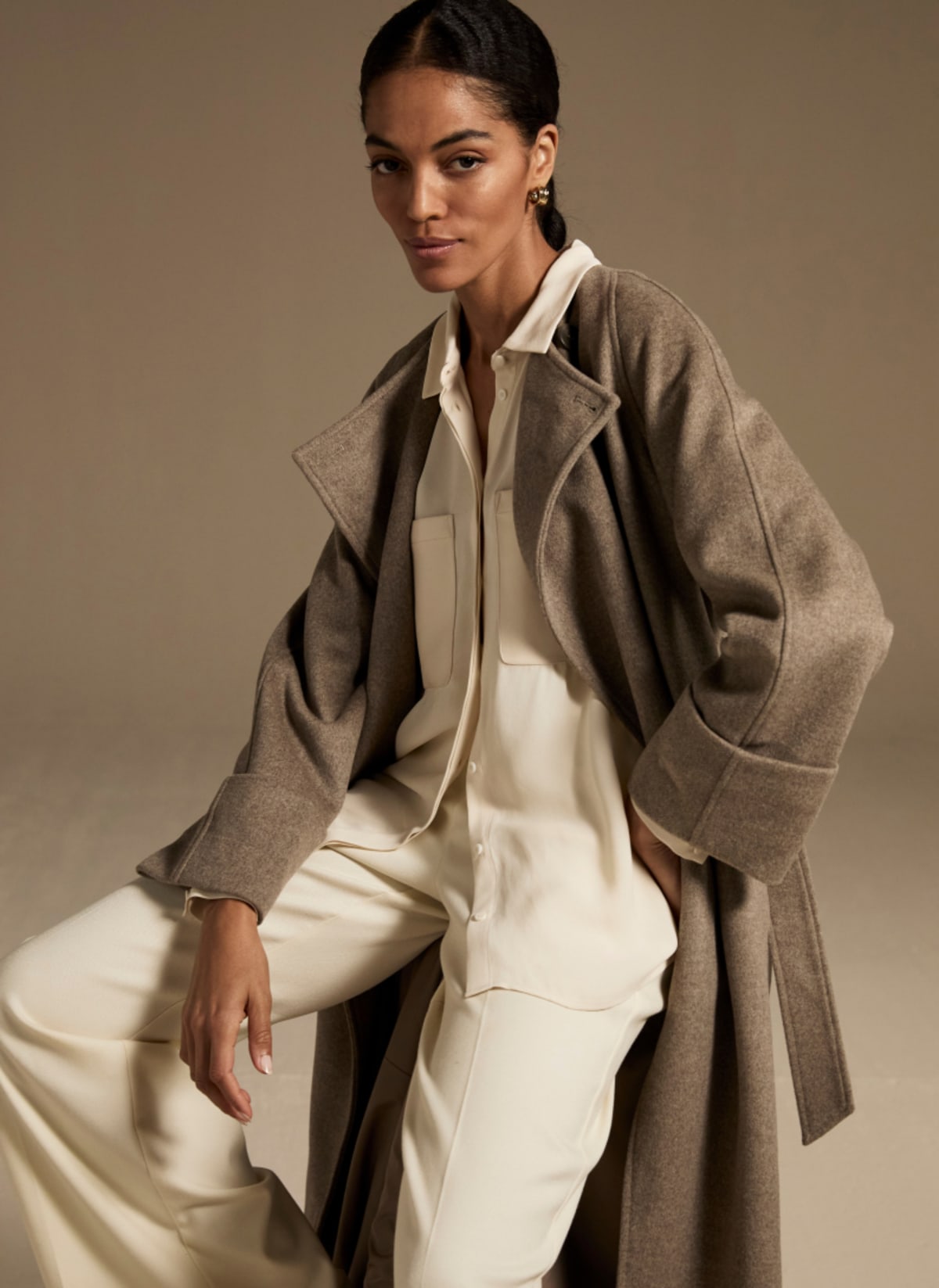 Woman wearing Phase Eight outfit