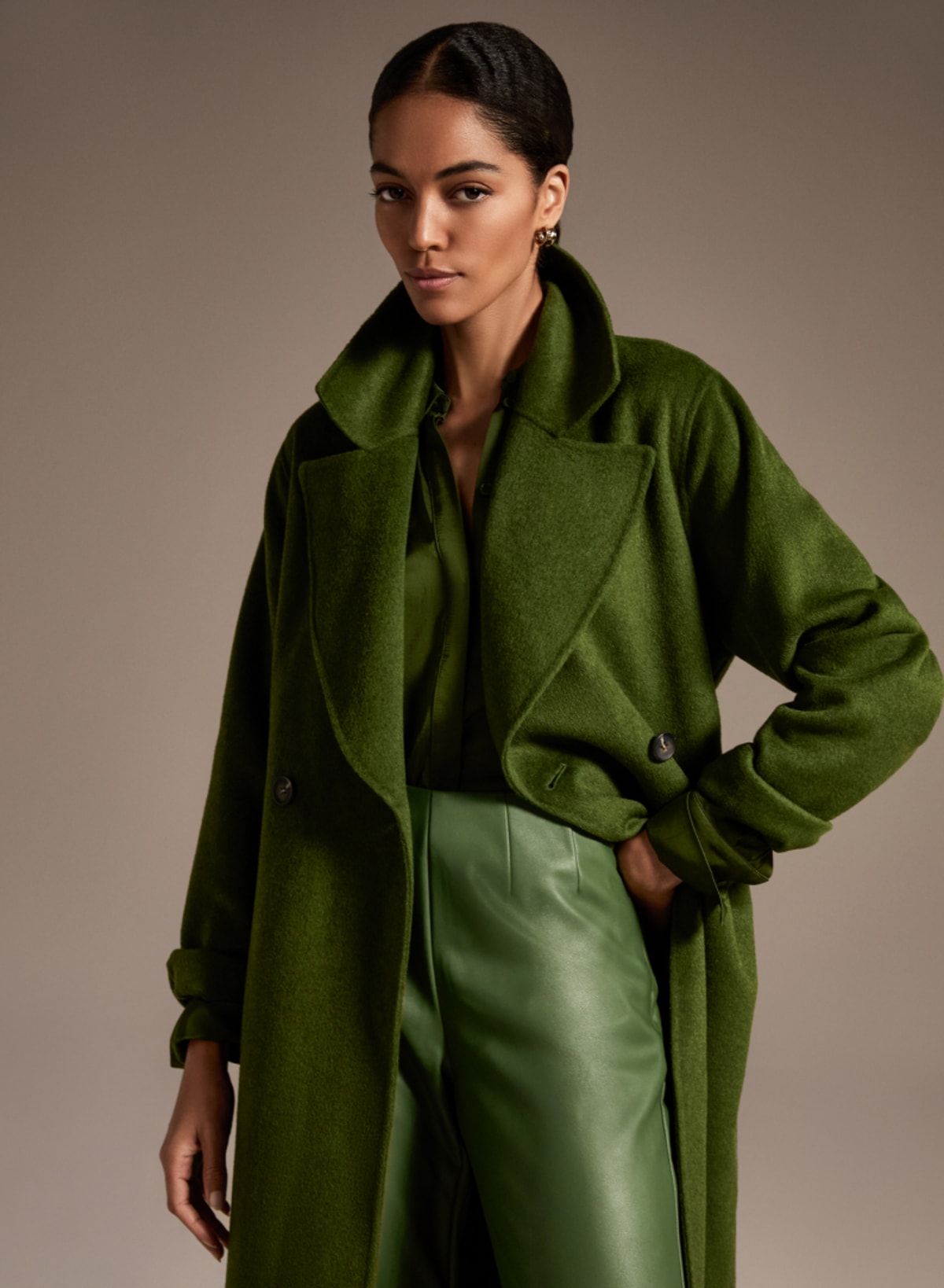 Woman wearing Phase Eight outfit