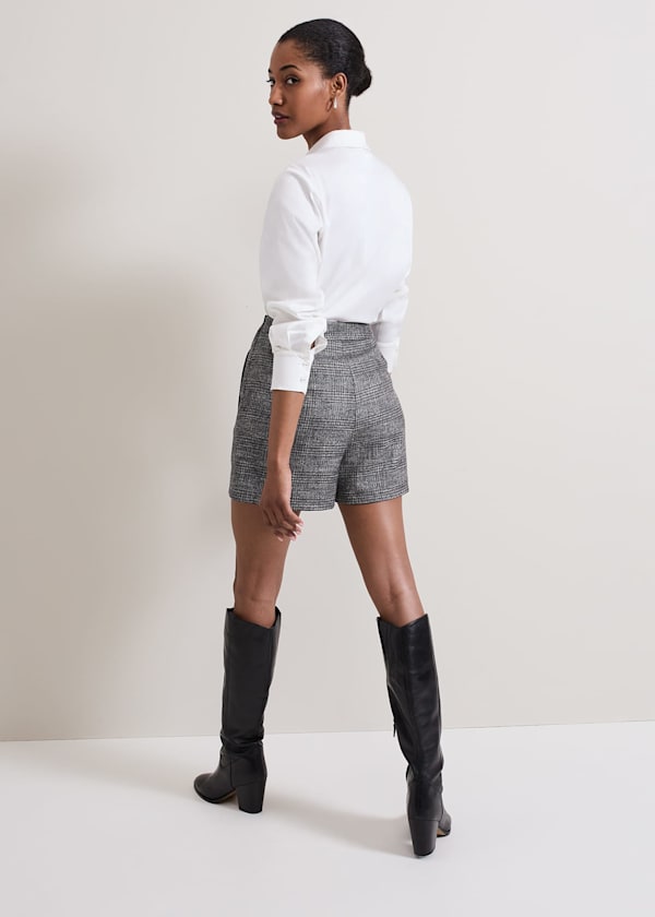 Evie Check Shorts