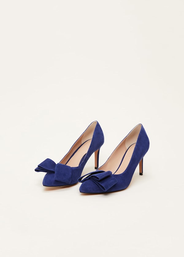 Bow Front Court Shoe