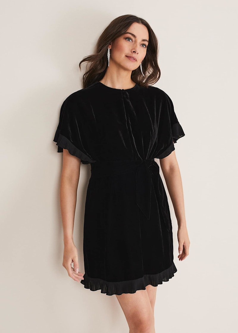 Short sleeve best sale velvet dress