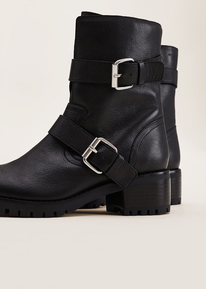 Short black clearance biker boots