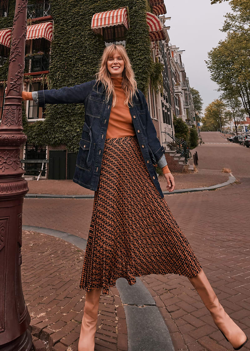 Black pleated midi skirt 8 inch sale