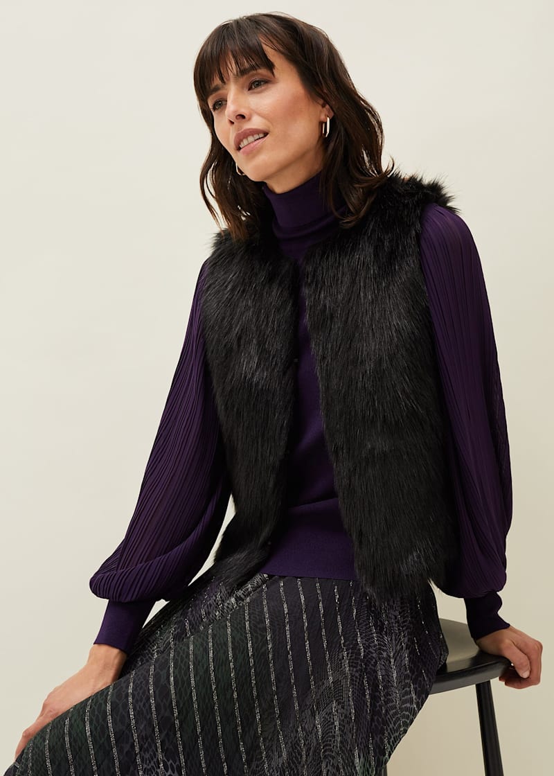 Short faux fur gilet new arrivals