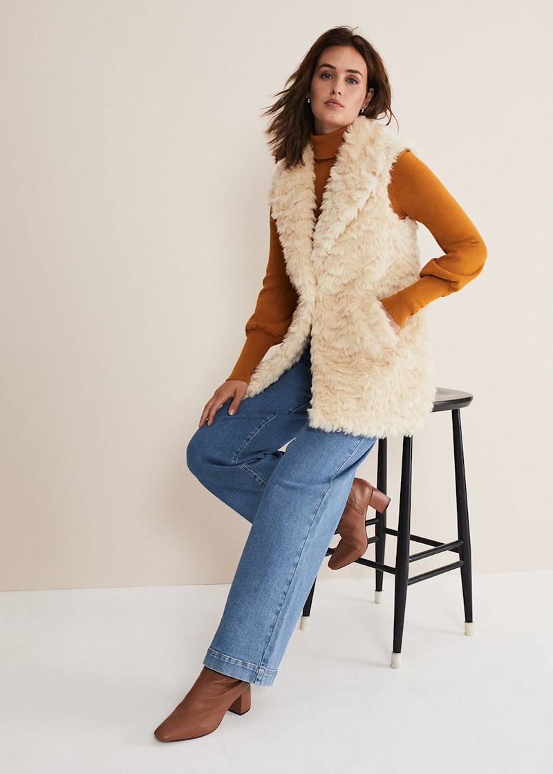 Faux fur vest deals plus size forever 21